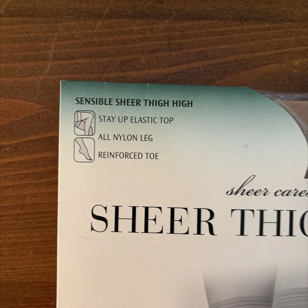 JCPenney Sheer‎ Thigh High Pantyhose Size average, Color Sand 43 Reinforced Toe